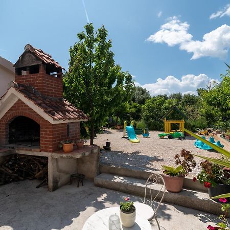 Apartments Brico - Heated Pool Трогір Екстер'єр фото