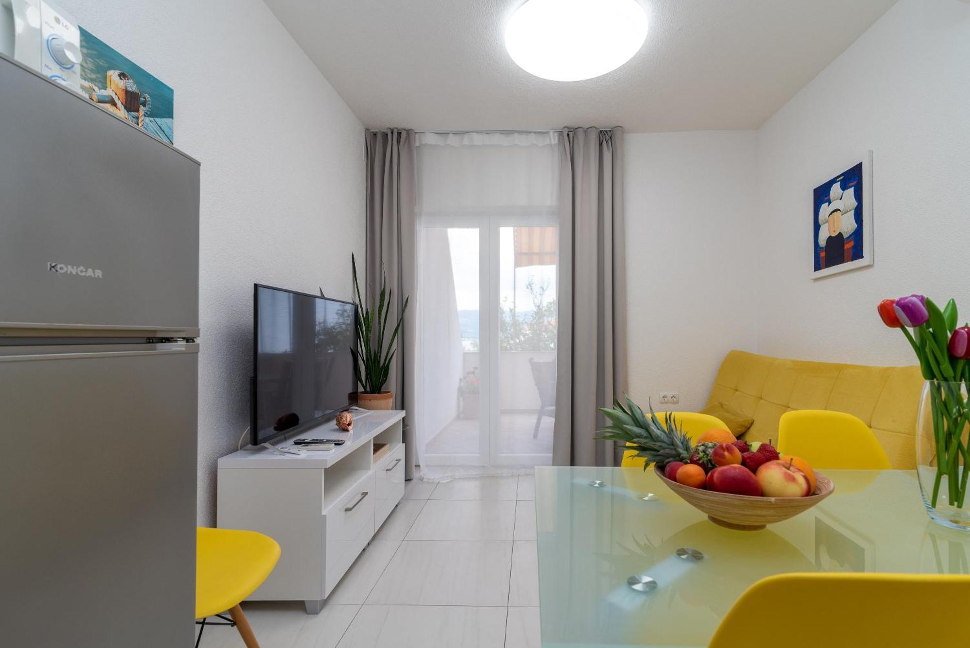 Apartments Brico - Heated Pool Трогір Екстер'єр фото