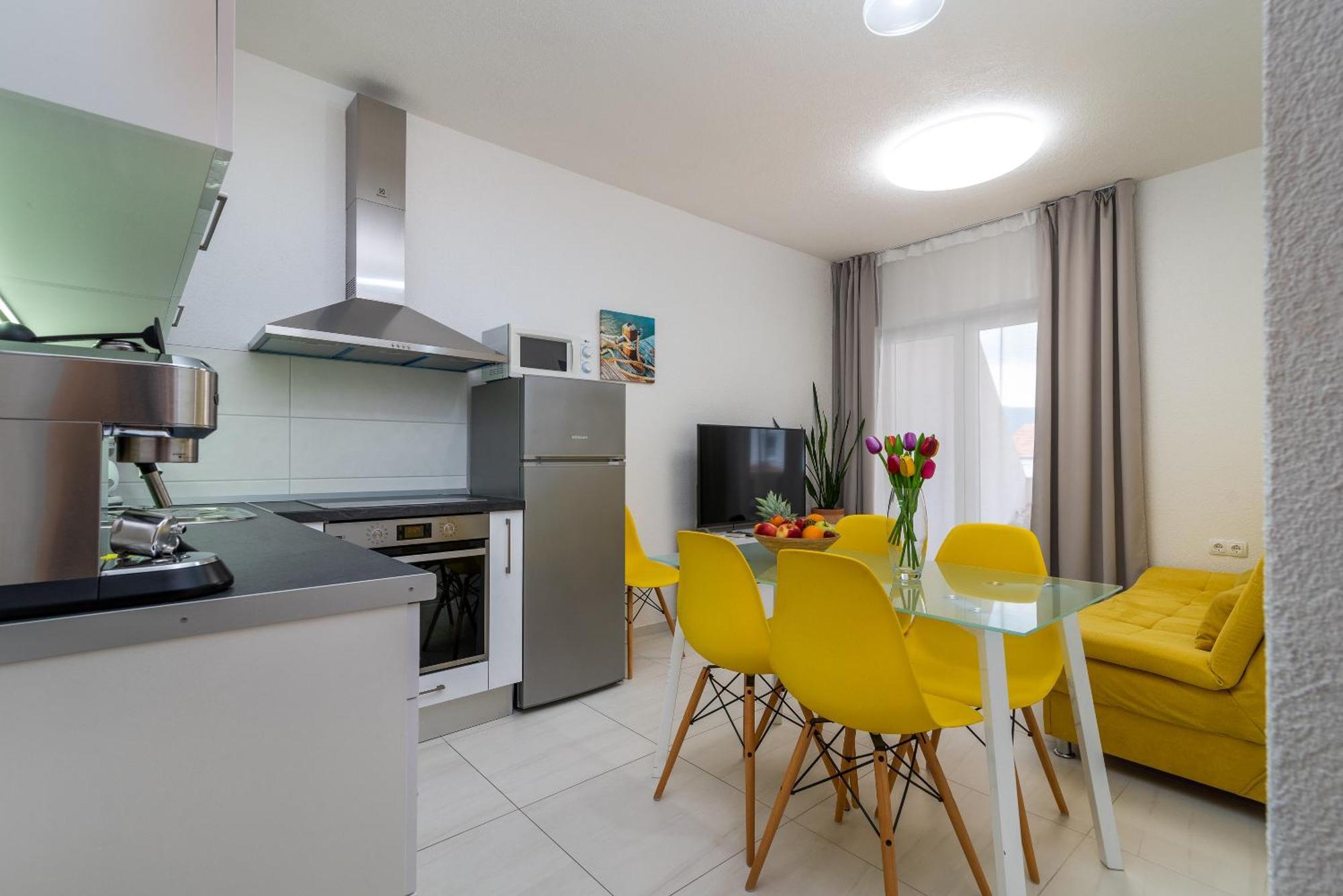Apartments Brico - Heated Pool Трогір Екстер'єр фото