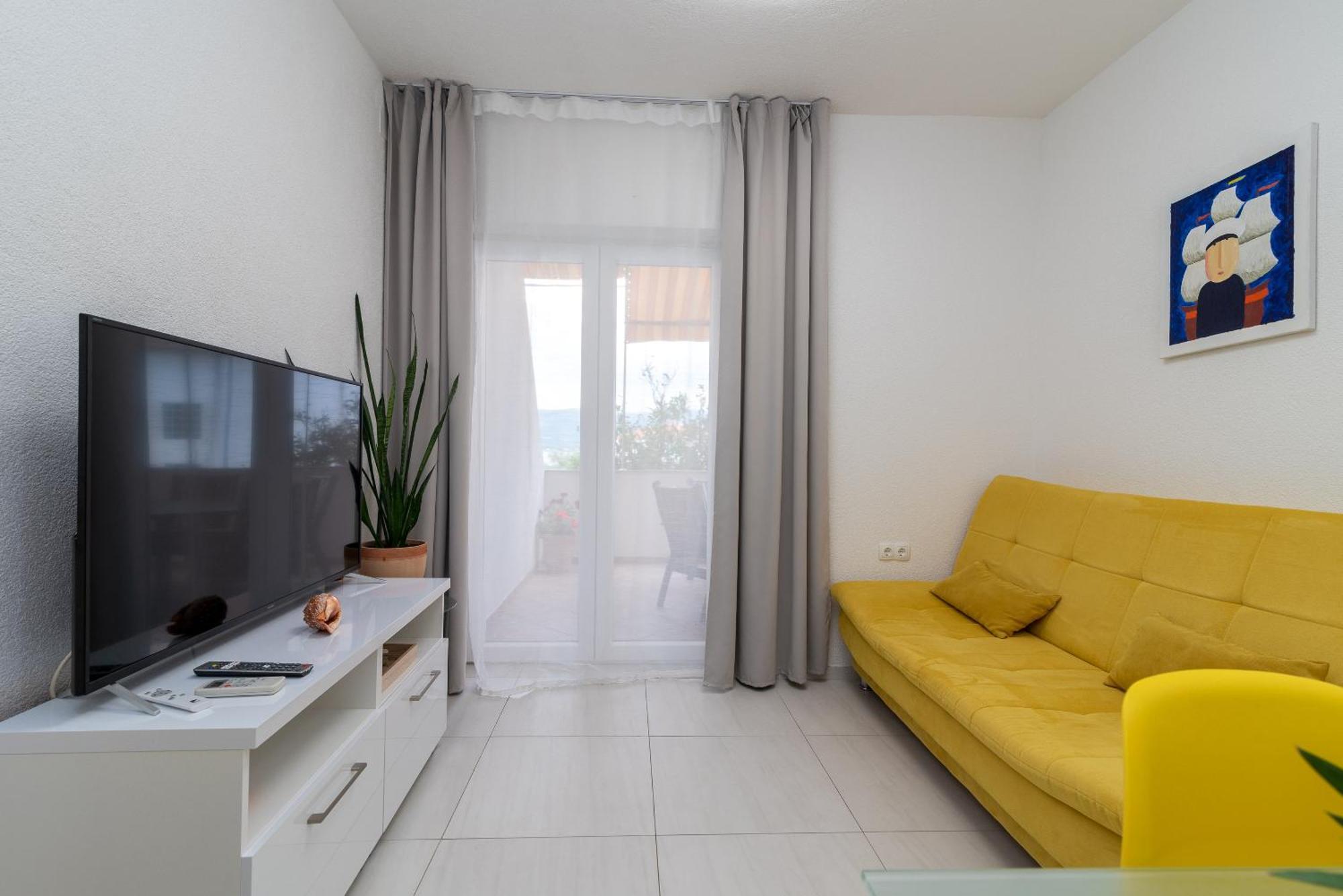 Apartments Brico - Heated Pool Трогір Екстер'єр фото