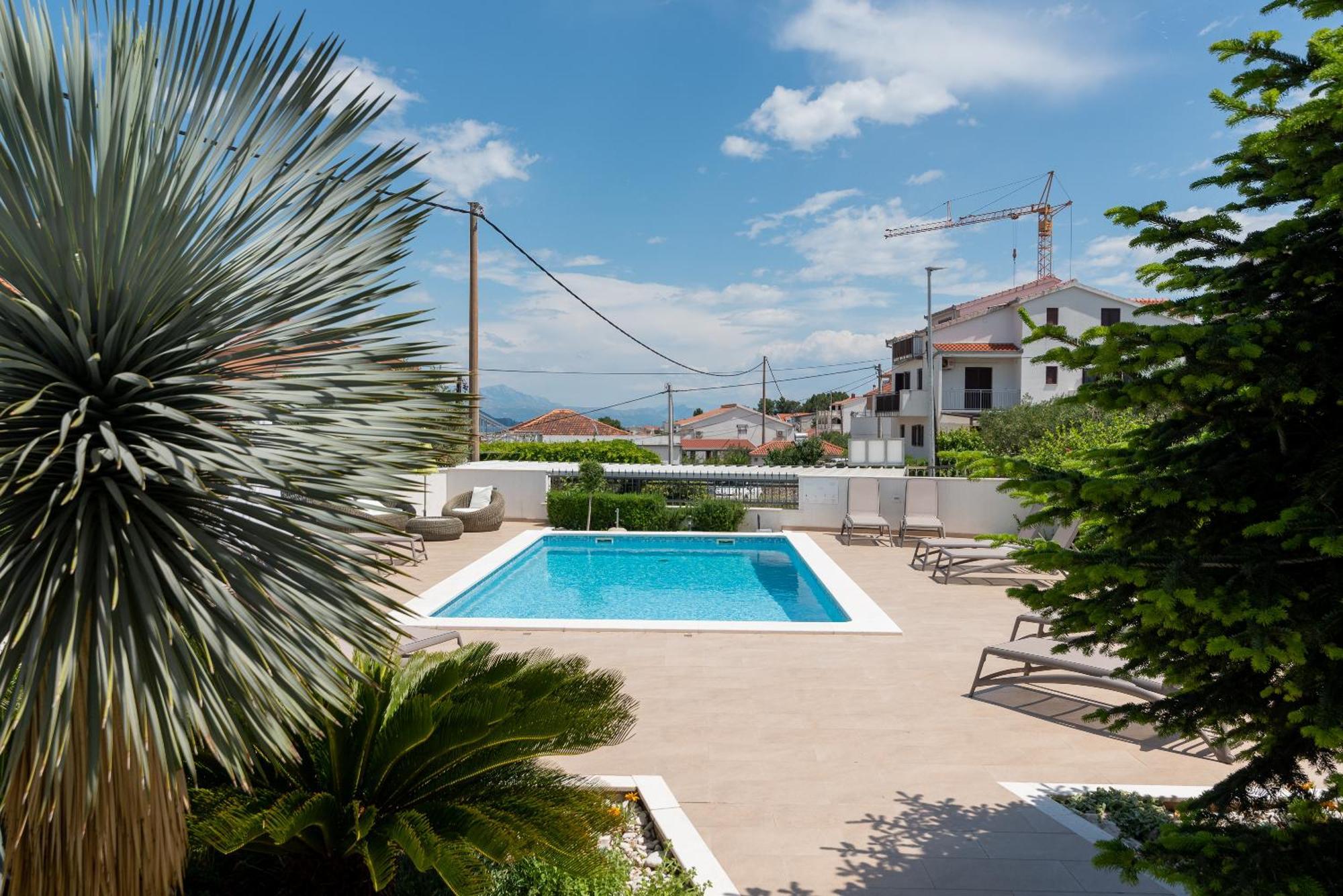 Apartments Brico - Heated Pool Трогір Екстер'єр фото