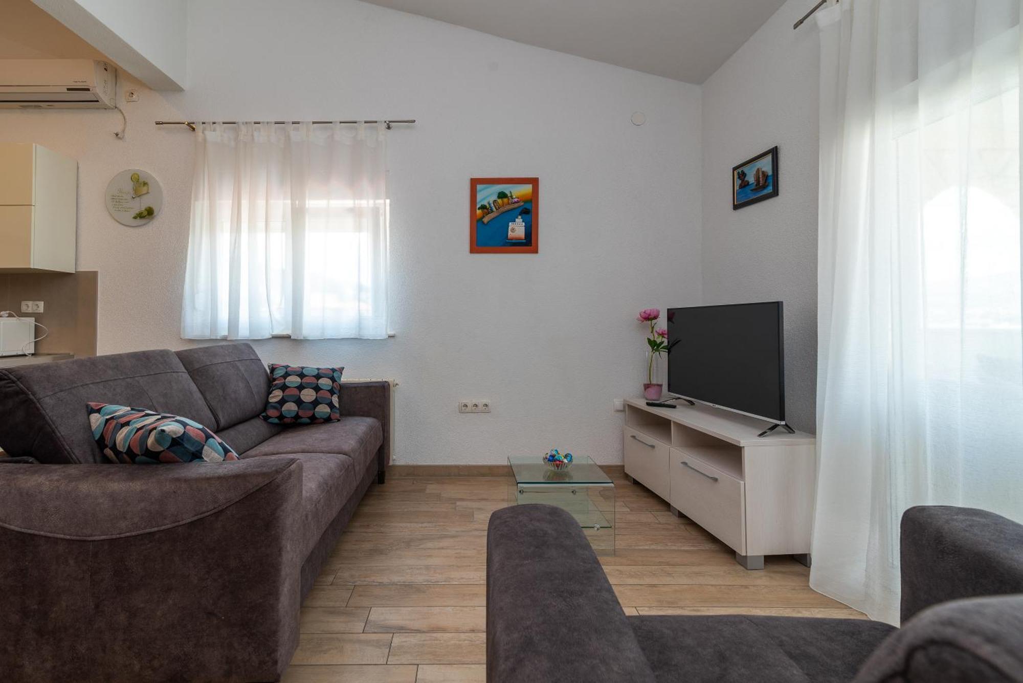 Apartments Brico - Heated Pool Трогір Екстер'єр фото