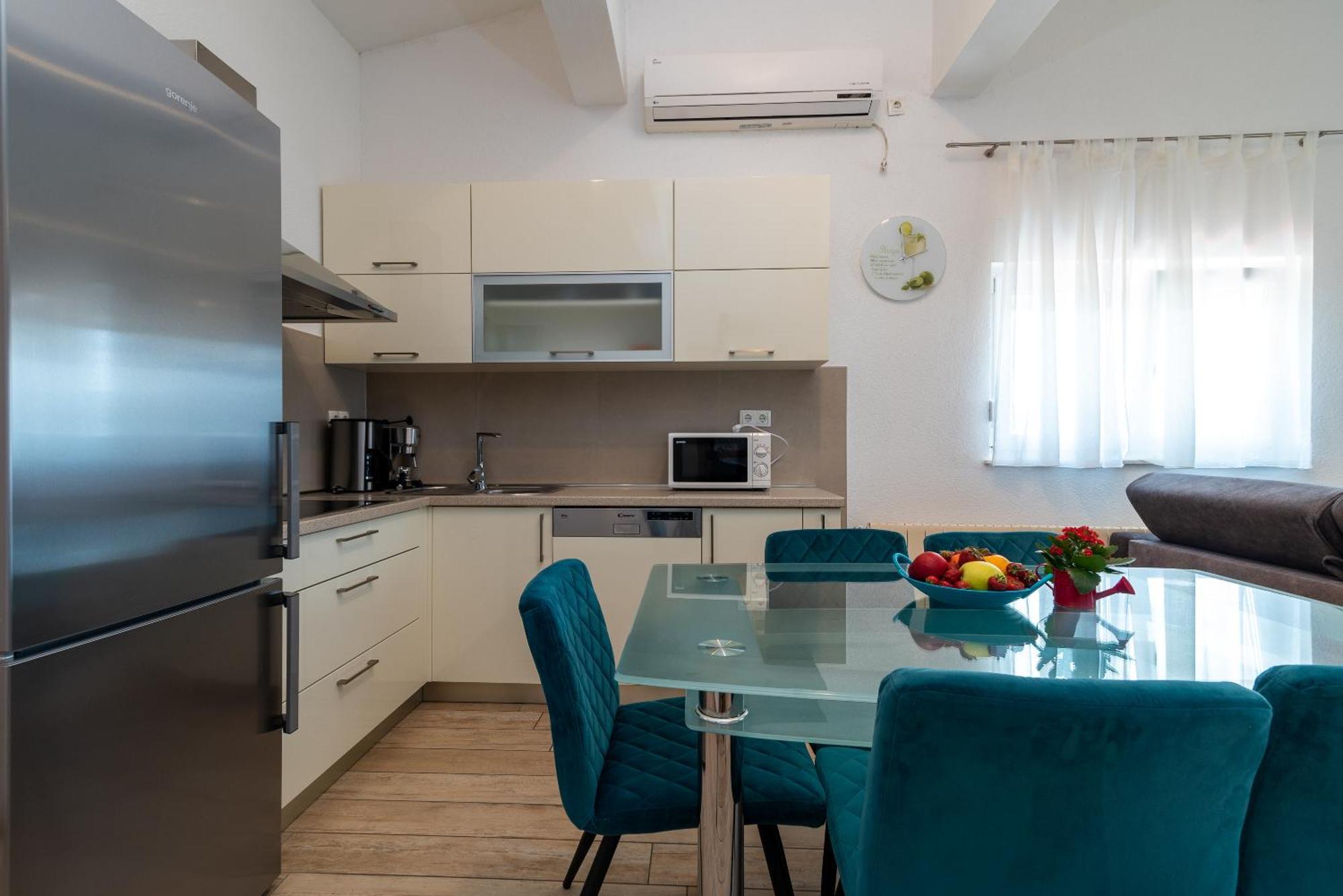 Apartments Brico - Heated Pool Трогір Екстер'єр фото