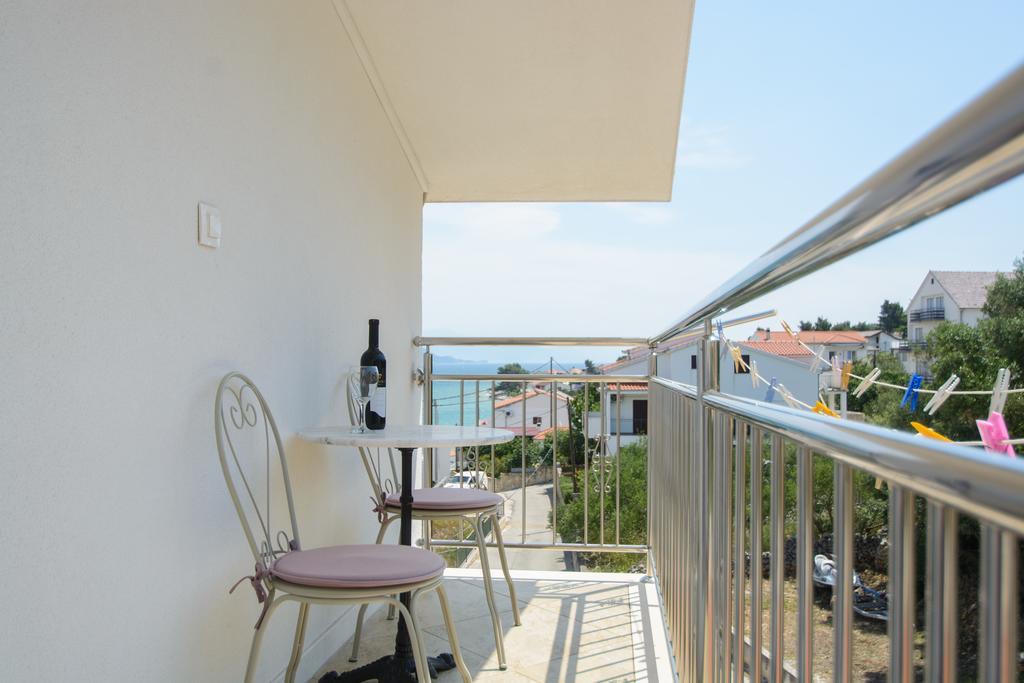 Apartments Brico - Heated Pool Трогір Екстер'єр фото
