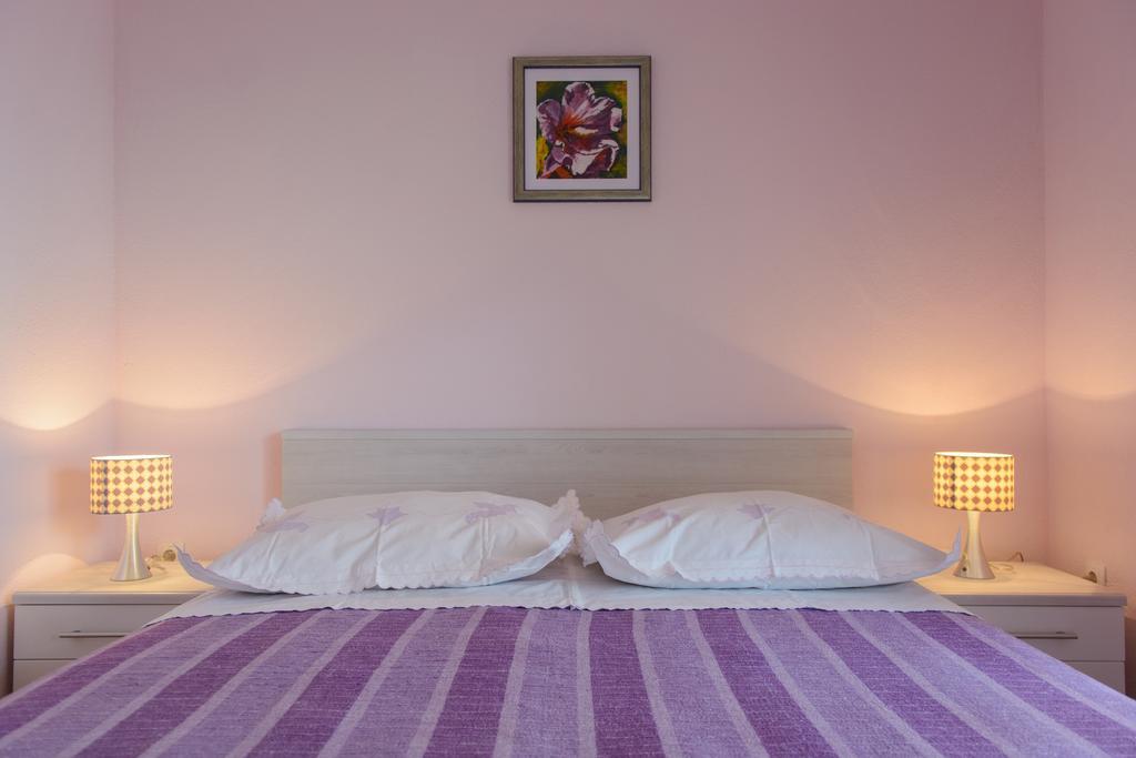 Apartments Brico - Heated Pool Трогір Екстер'єр фото